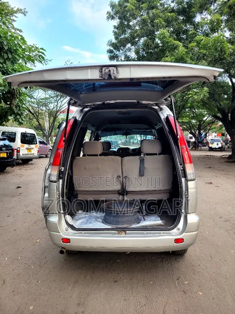 Toyota Noah 2002 Silver