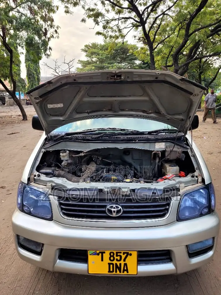 Toyota Noah 2002 Silver
