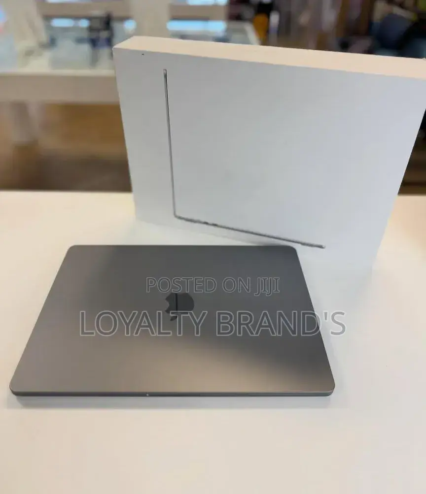 New Laptop Apple MacBook Air 2024 M3 24GB Apple M3 SSD 512GB