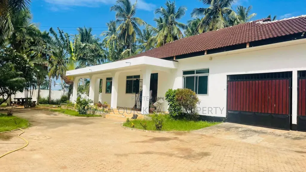 8bdrm House in Mbezi Beach for sale