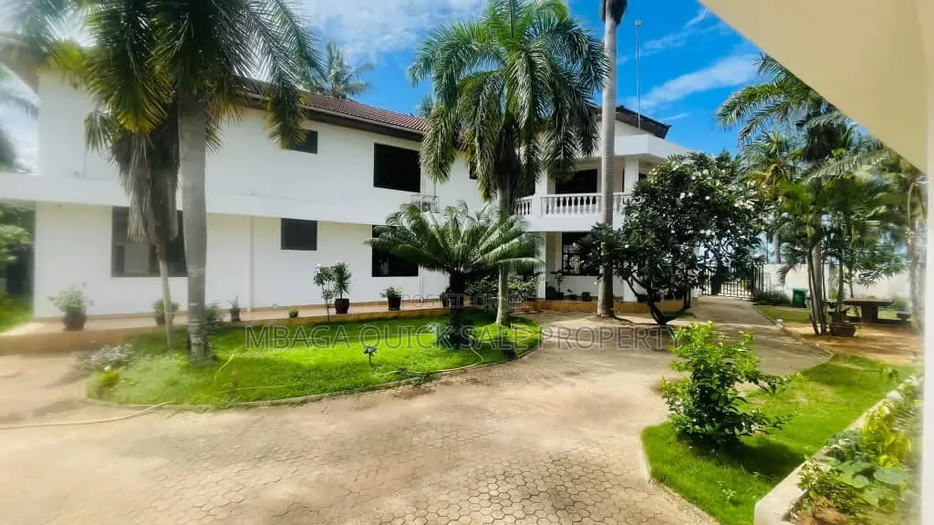 8bdrm House in Mbezi Beach for sale