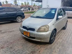 Toyota Vitz 2003 Silver