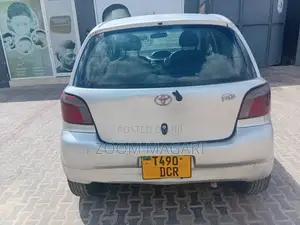 Toyota Vitz 2003 Silver