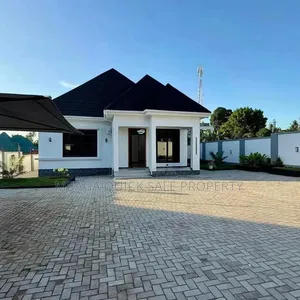 4bdrm House in Goba for sale