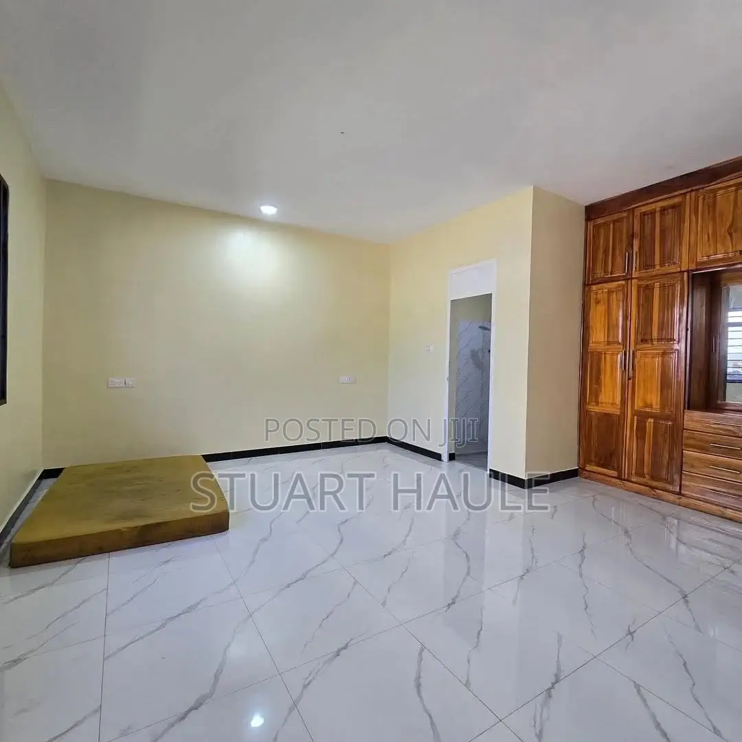 5bdrm Villa in Masaki for rent