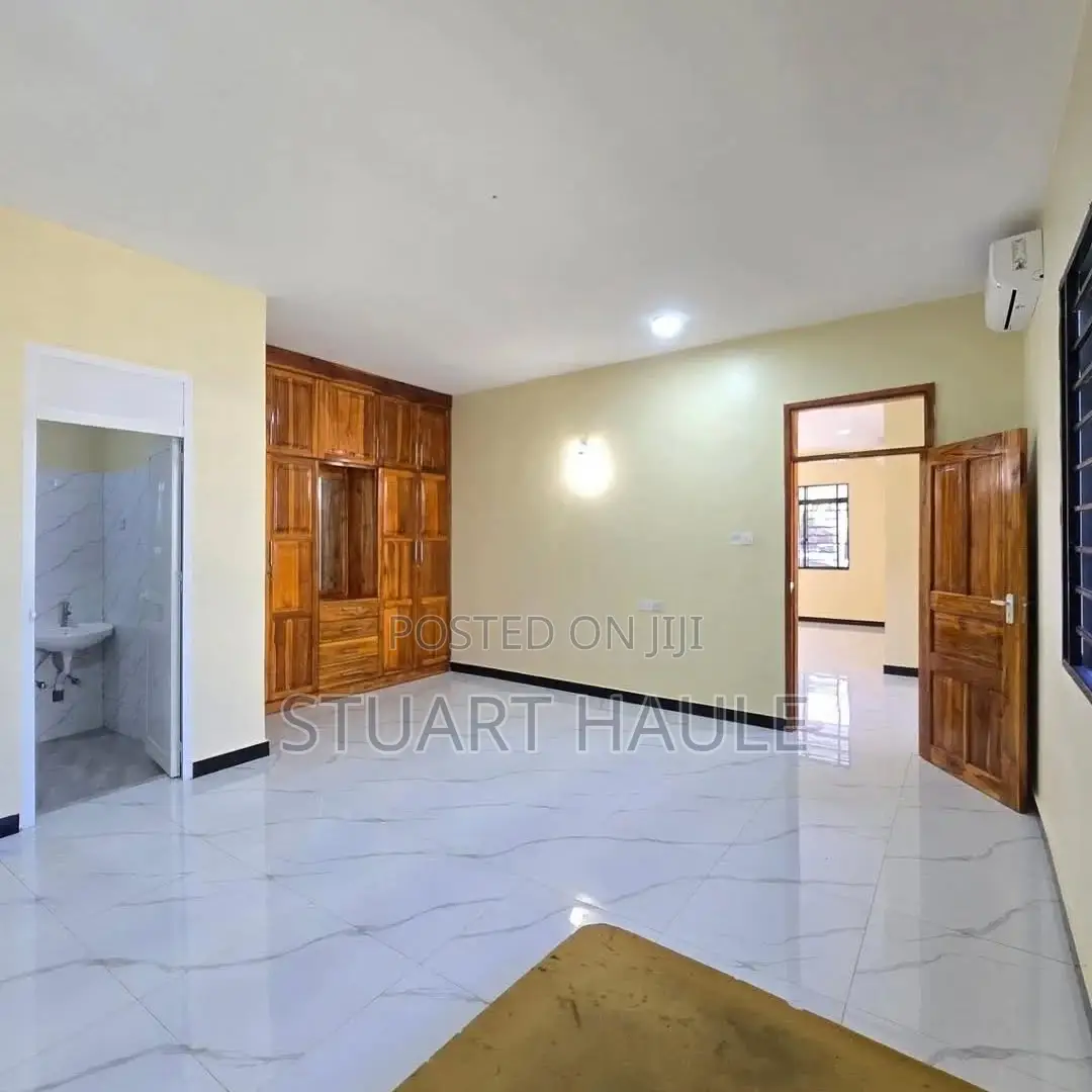 5bdrm Villa in Masaki for rent