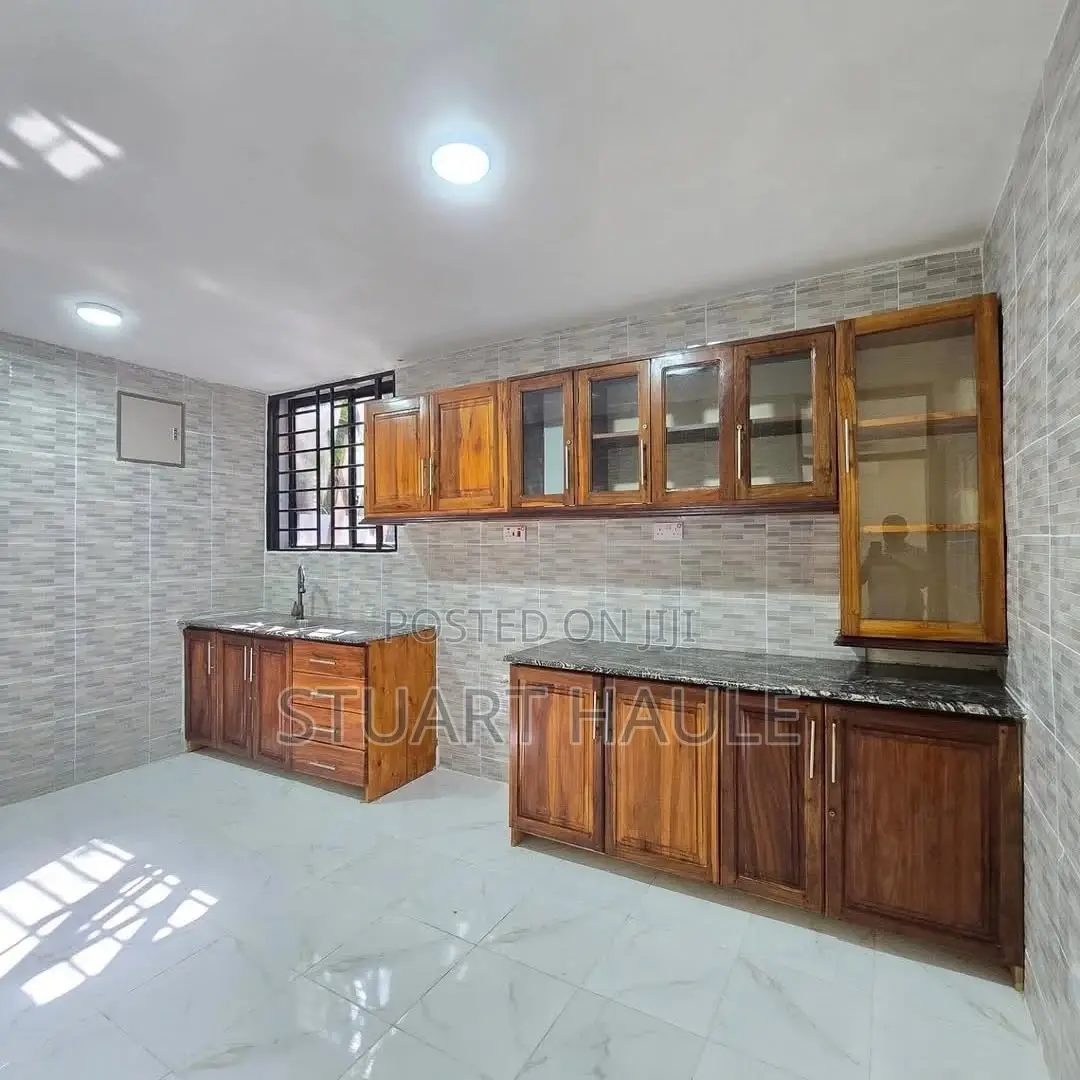 5bdrm Villa in Masaki for rent