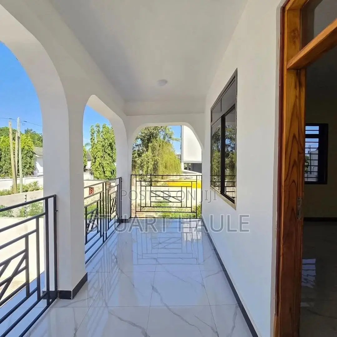 5bdrm Villa in Masaki for rent
