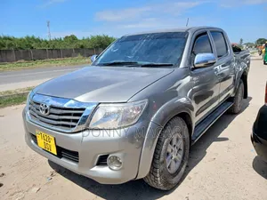 Toyota Hilux 2014 Silver
