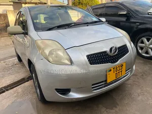 Toyota Vitz 2002 Silver