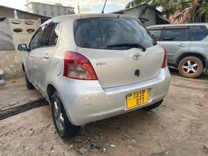Toyota Vitz 2002 Silver