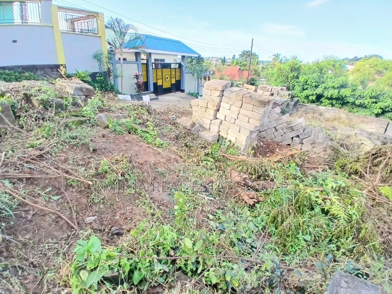 Kiwanja Kinauzwa Ubungo Makoka Kwa Mkua