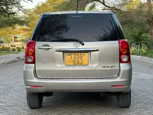 Toyota Raum 2004 Silver