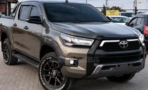 New Toyota Hilux 2023 Beige