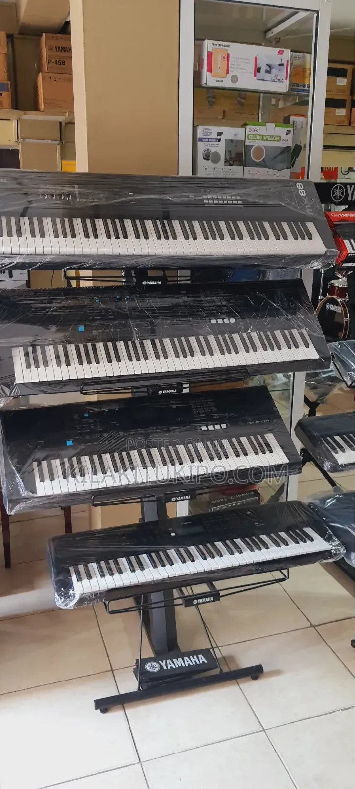 Yamaha Portable Keyboard PSR-E473 -