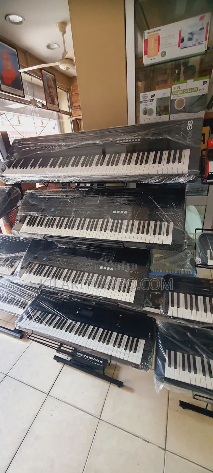 Yamaha Portable Keyboard PSR-E473 -