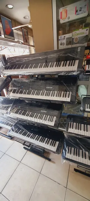 Yamaha Portable Keyboard PSR-E473 -