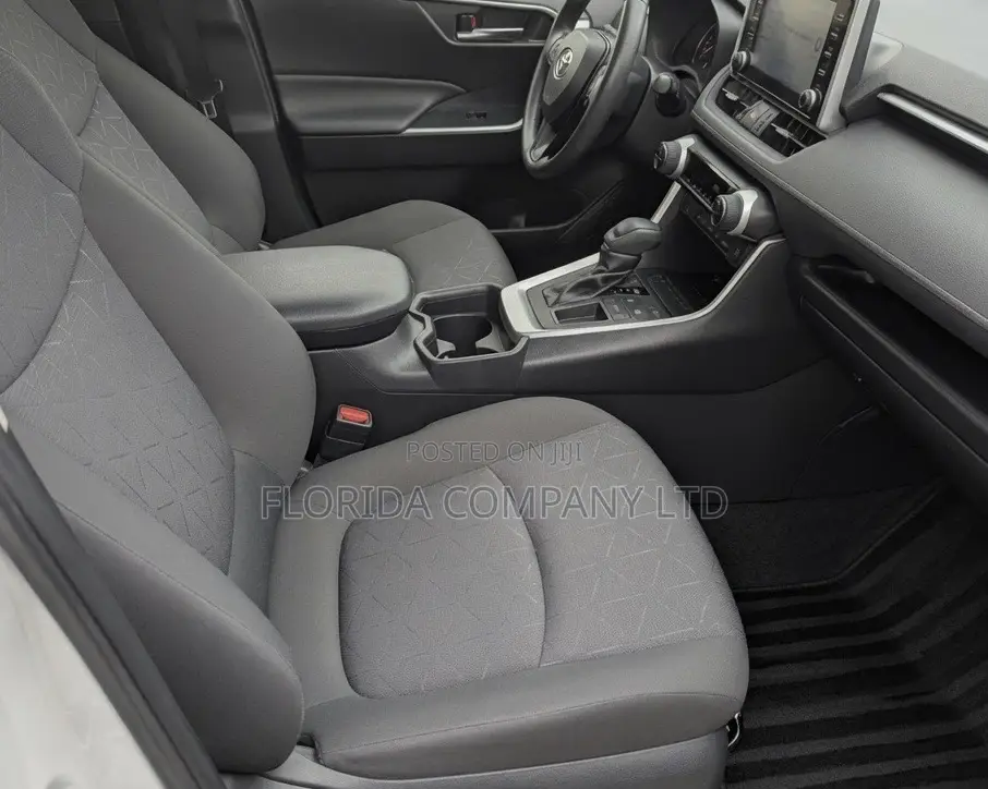 Toyota RAV4 2021 White