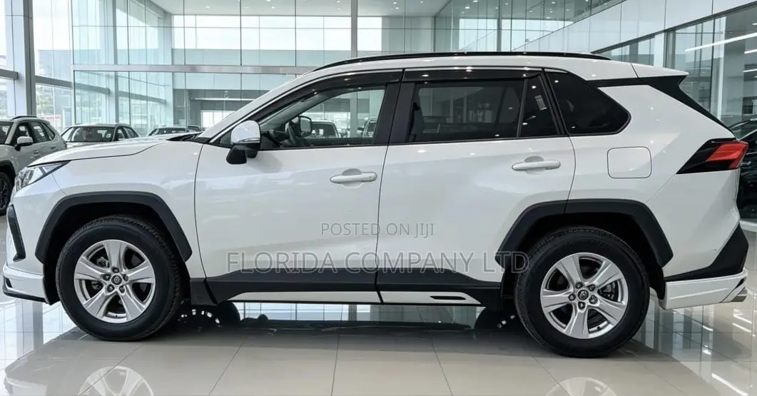 Toyota RAV4 2021 White