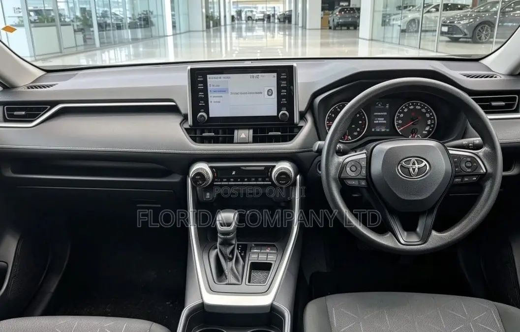 Toyota RAV4 2021 White