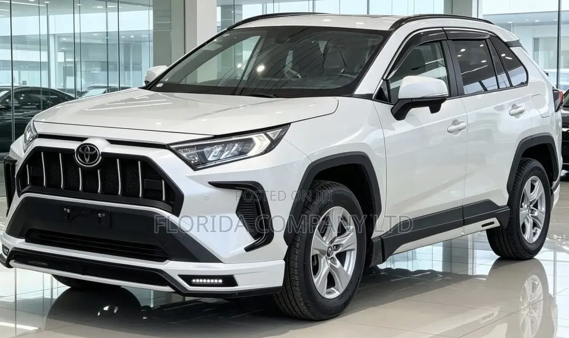 Toyota RAV4 2021 White