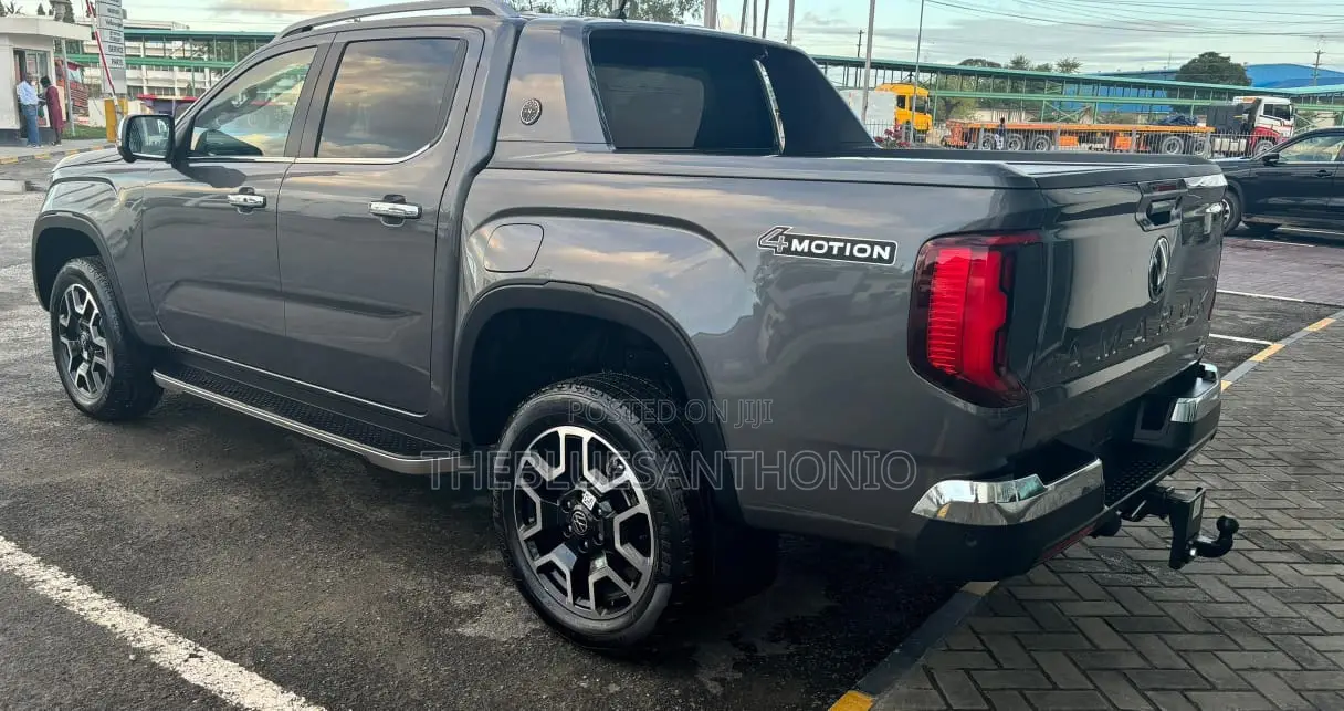 New Volkswagen Amarok 2025 Gray