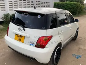 Toyota IST 2004 White