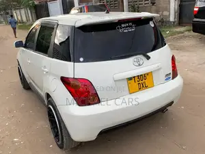 Toyota IST 2004 White