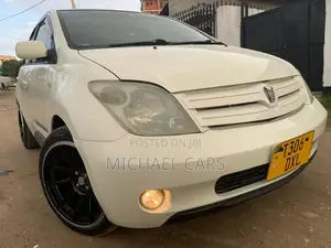 Toyota IST 2004 White