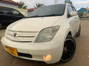 Toyota IST 2004 White