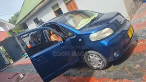 Toyota Porte 2004 Blue