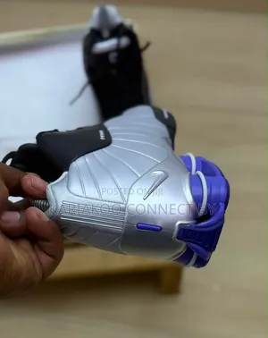 Sneaker Plug / Kicks Plug