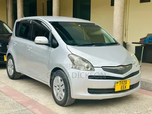Toyota Ractis 2006 Silver