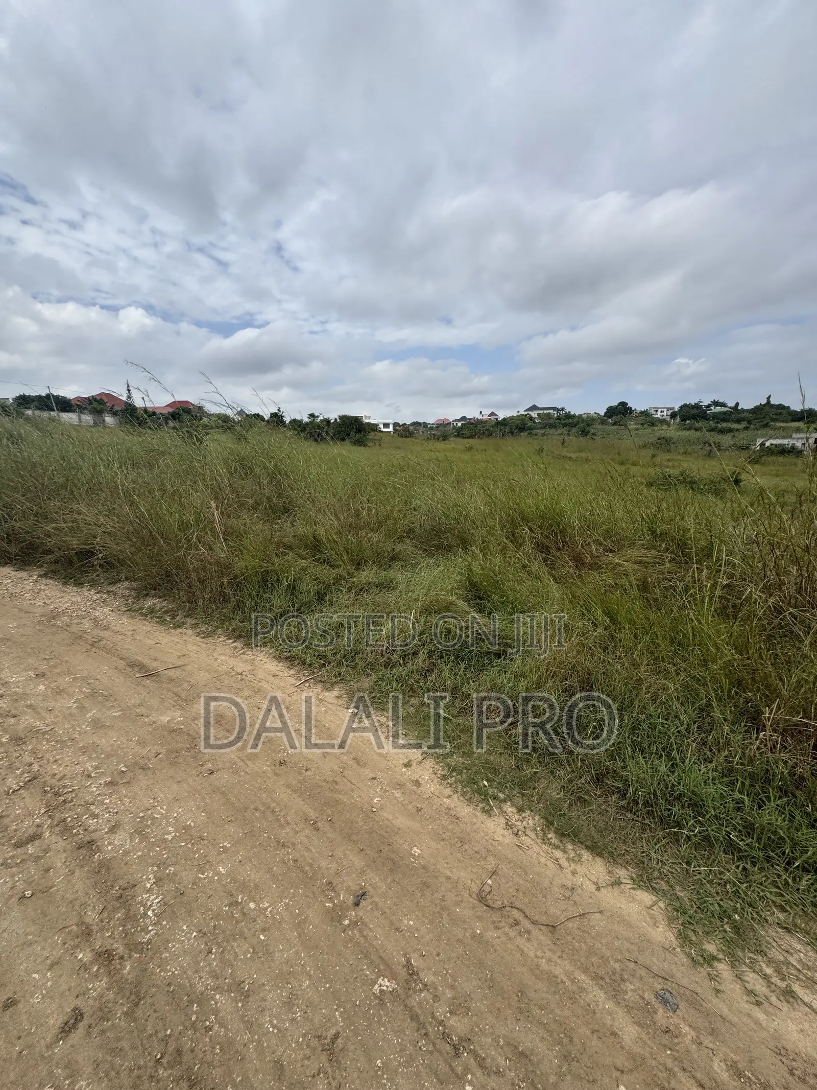 Kiwanja Kinauzwa Kibada Kigamboni