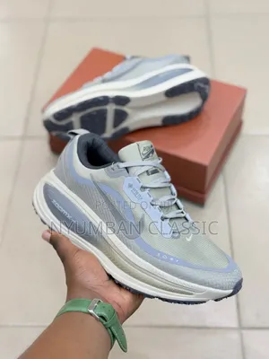 Nike Vomero18 Shoes