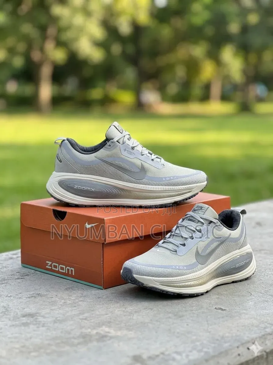 Nike Vomero18 Shoes