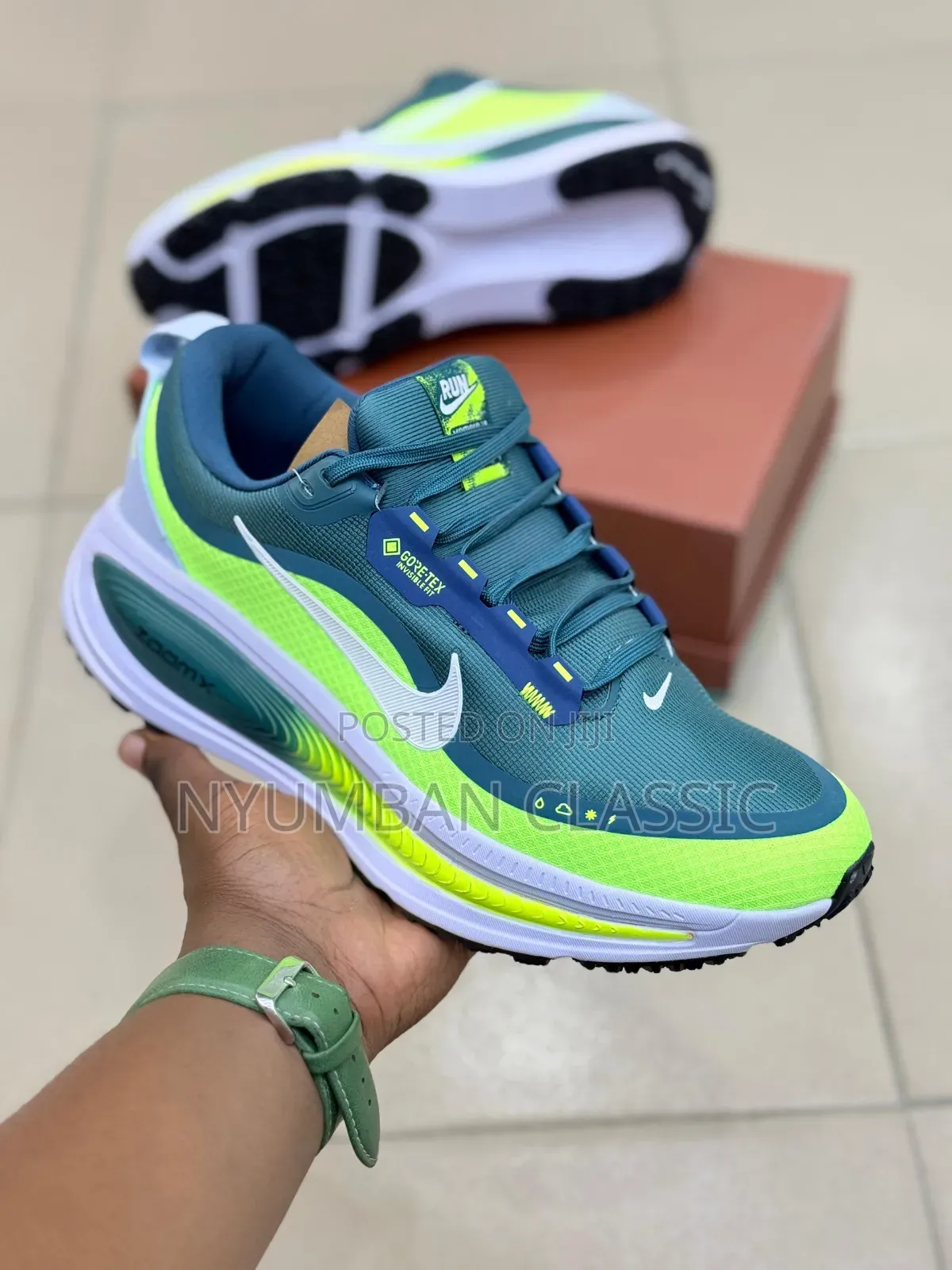 Nike Vomero18 Shoes