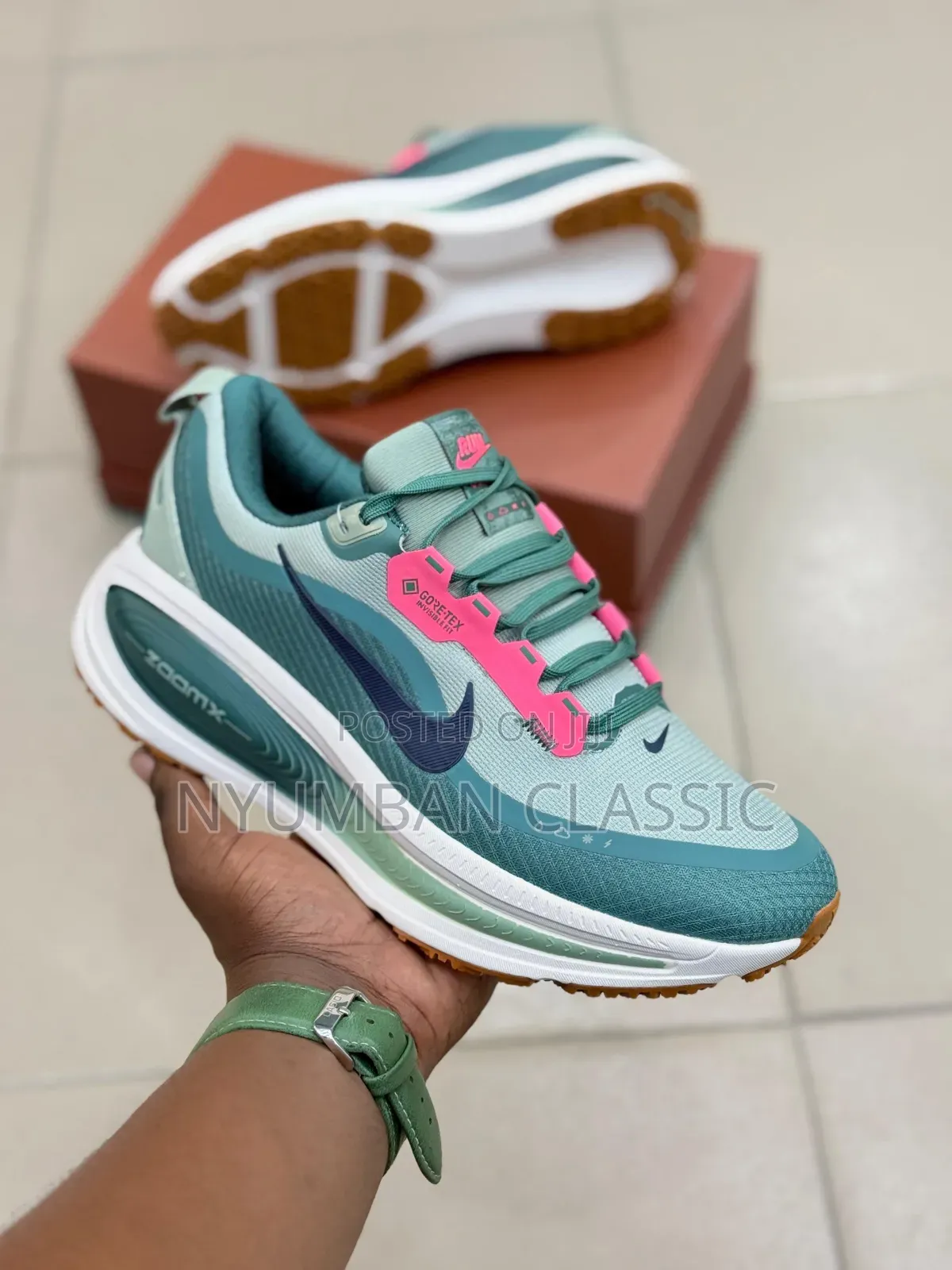 Nike Vomero18 Shoes