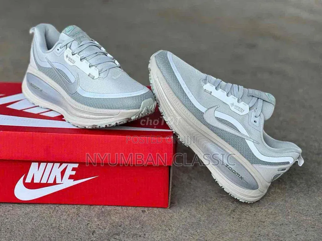 Nike Vomero18 Shoes
