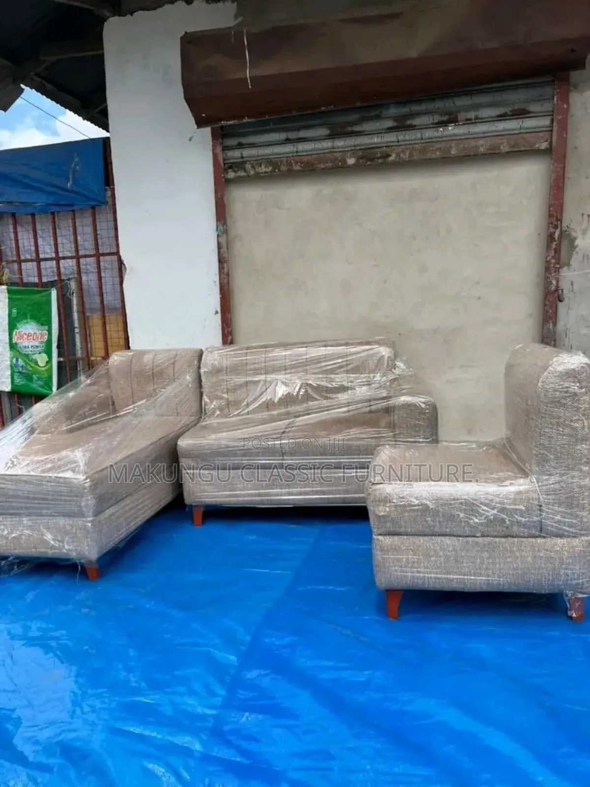Simple L Shaped Sofa Na Armchair Moja Rangi Grey