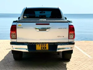 Toyota Hilux 2019 Black