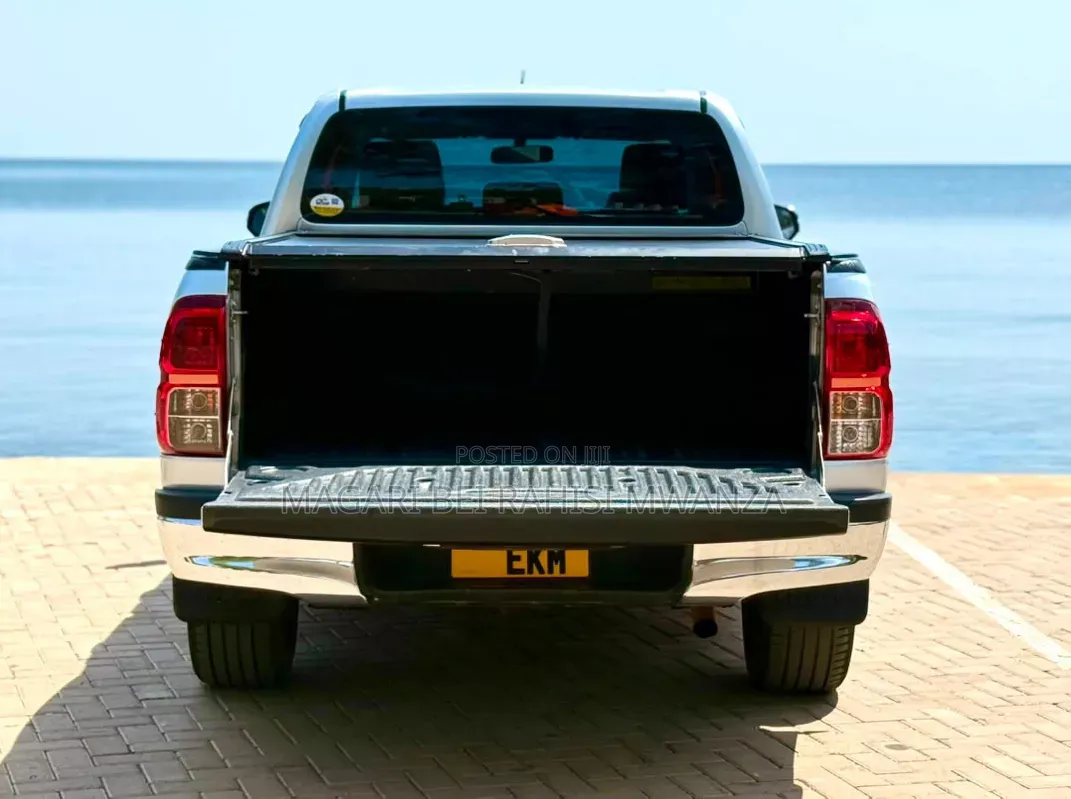 Toyota Hilux 2019 Black