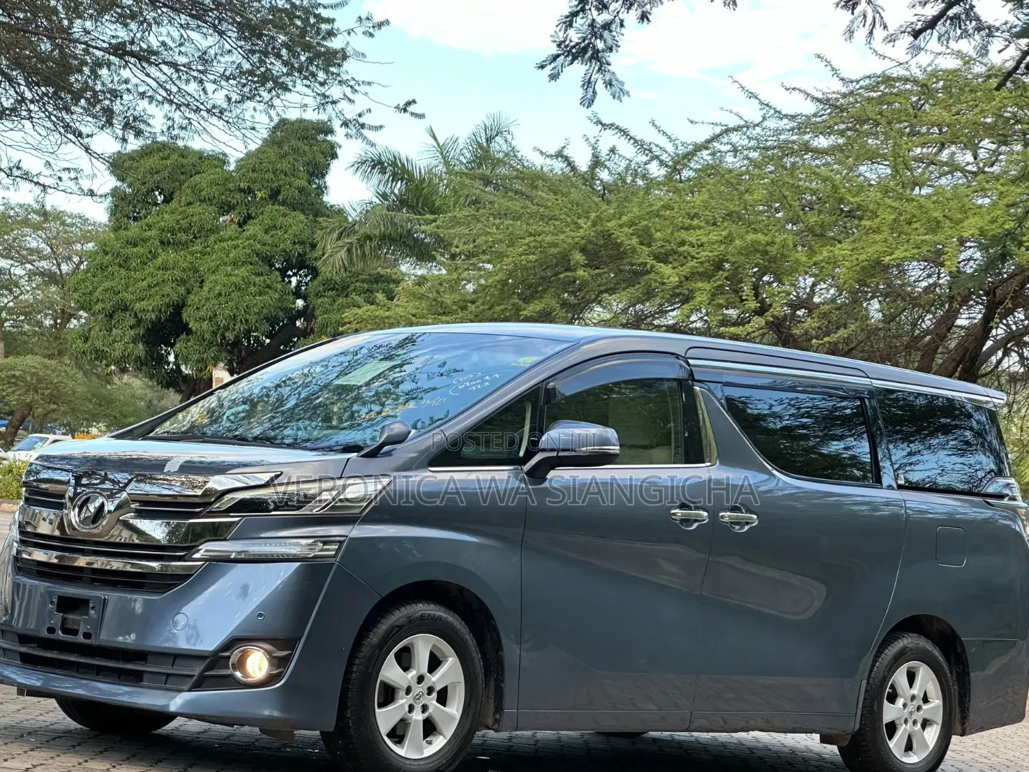 Toyota Alphard 2016 Blue