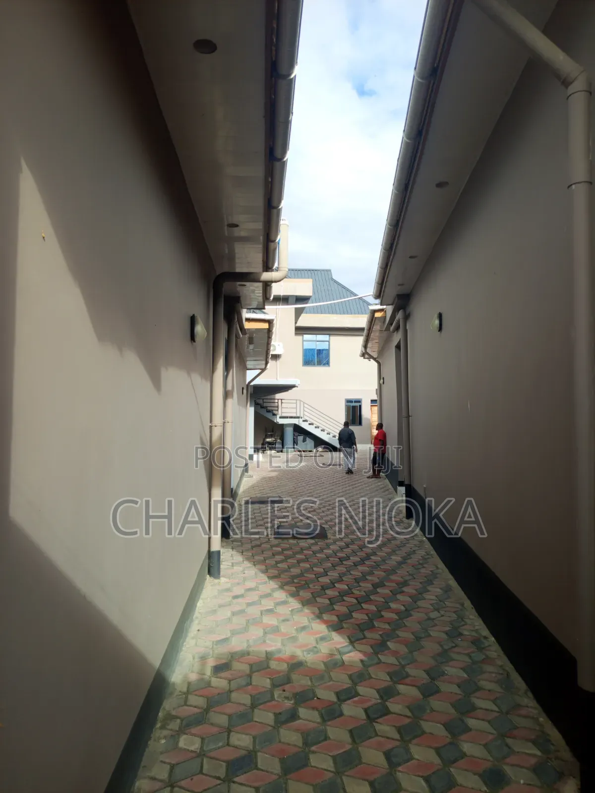 Hoteli Ipo Kinyerezi Ni Ya Kisasa Inauzwa (Hotel for Sale)