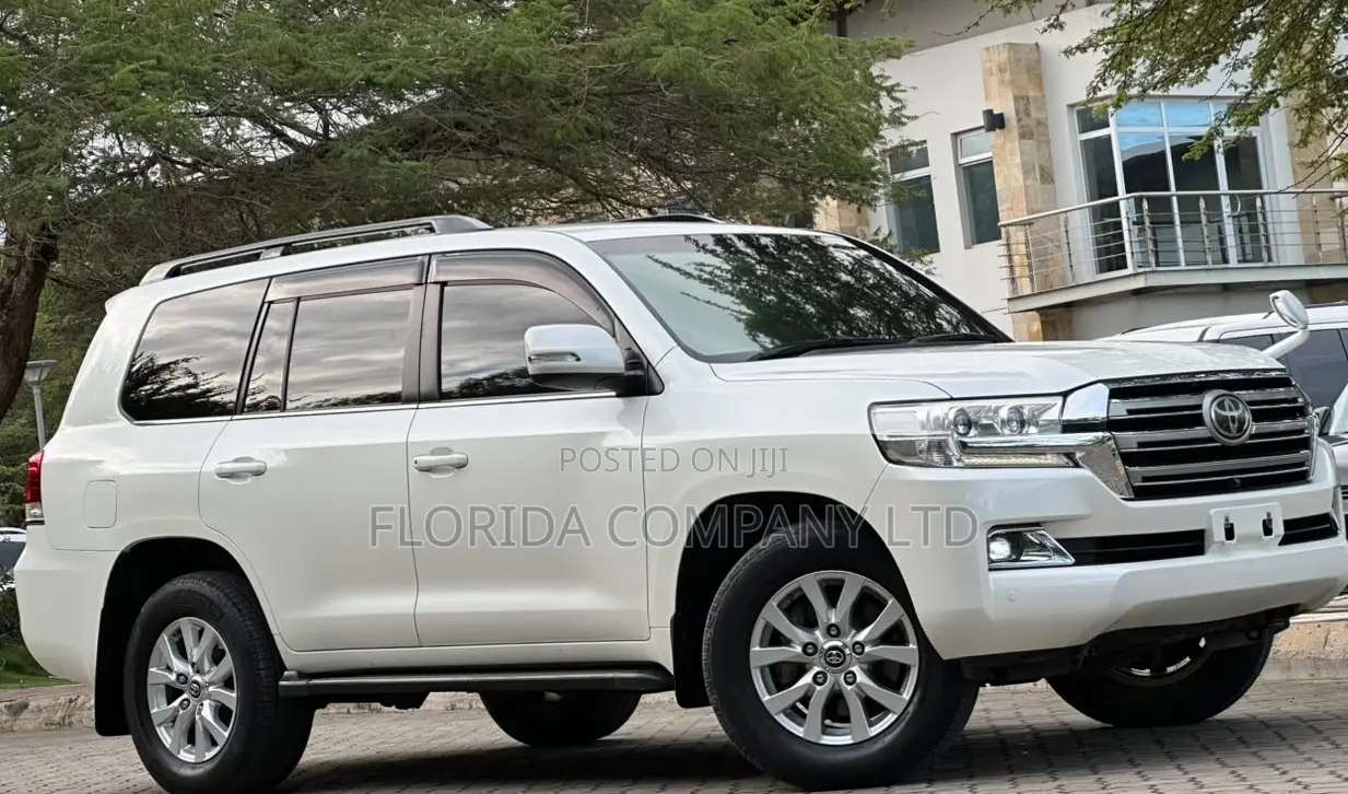 Toyota Land Cruiser 2016 White