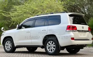 Toyota Land Cruiser 2016 White