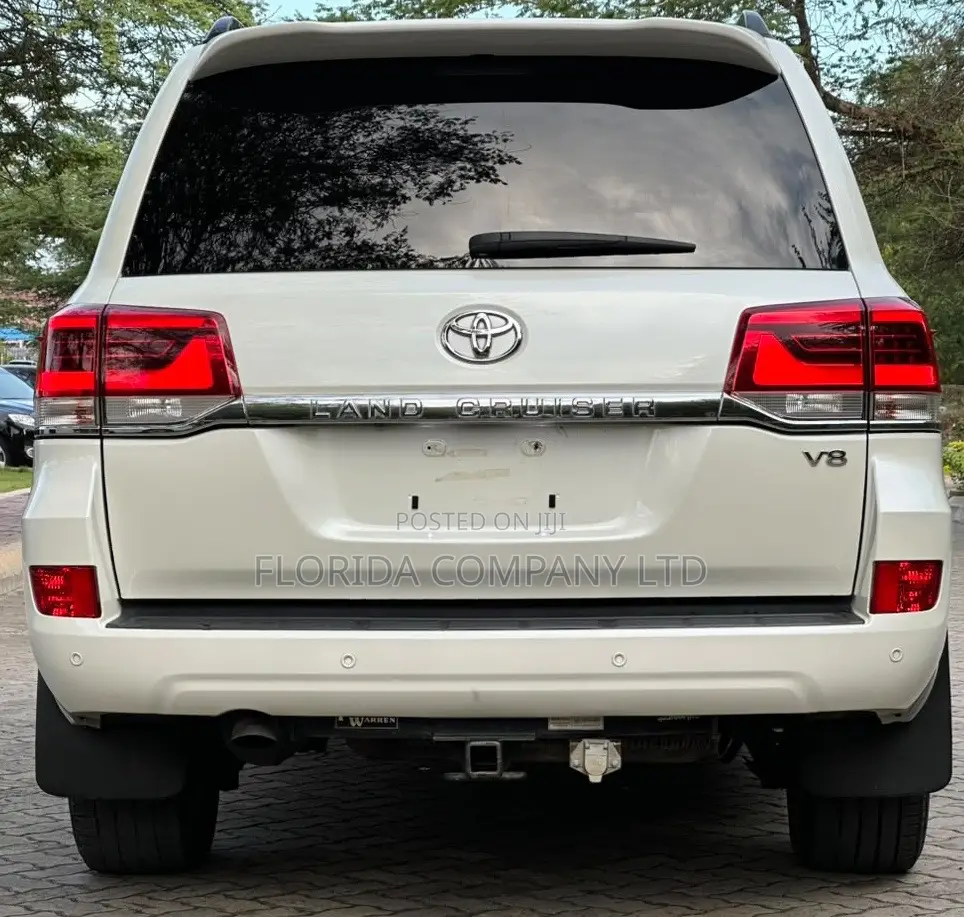 Toyota Land Cruiser 2016 White