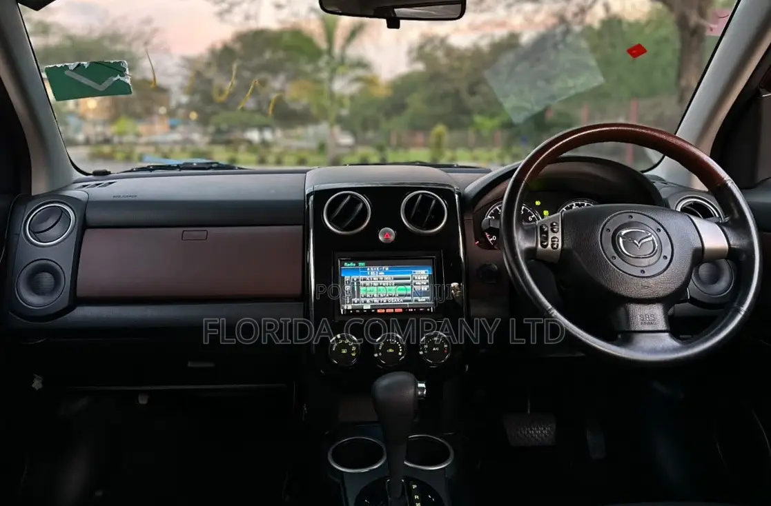 Mazda Verisa 2010 Orange