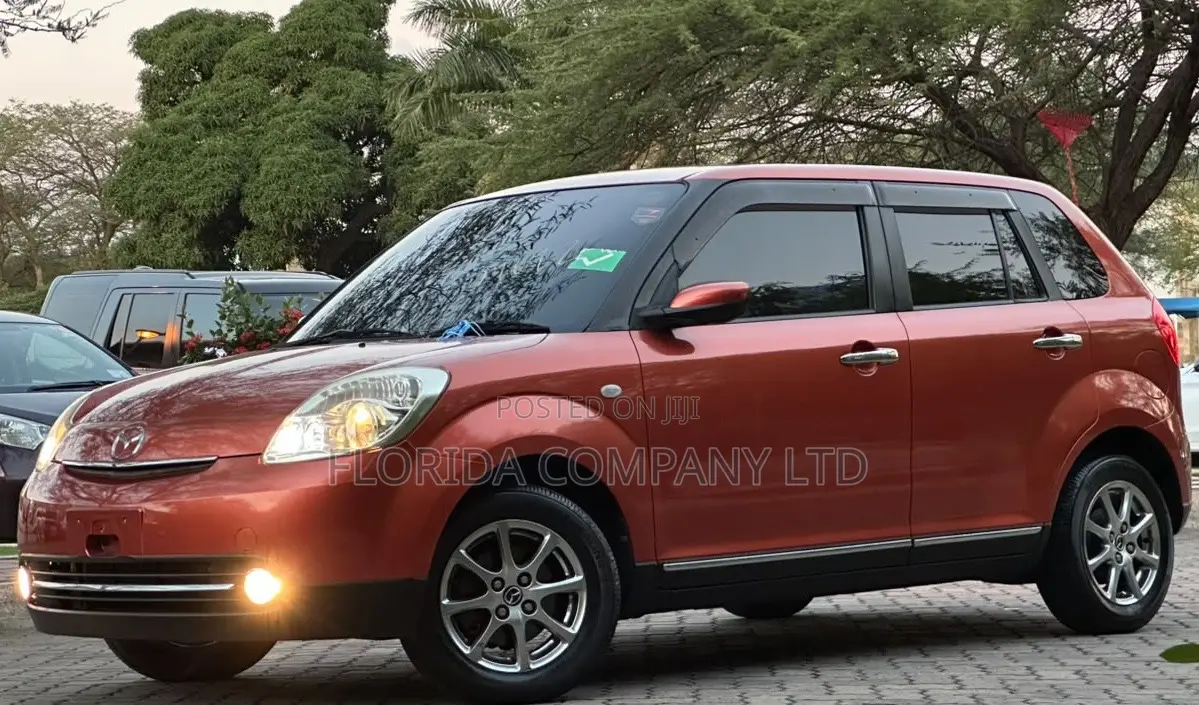 Mazda Verisa 2010 Orange