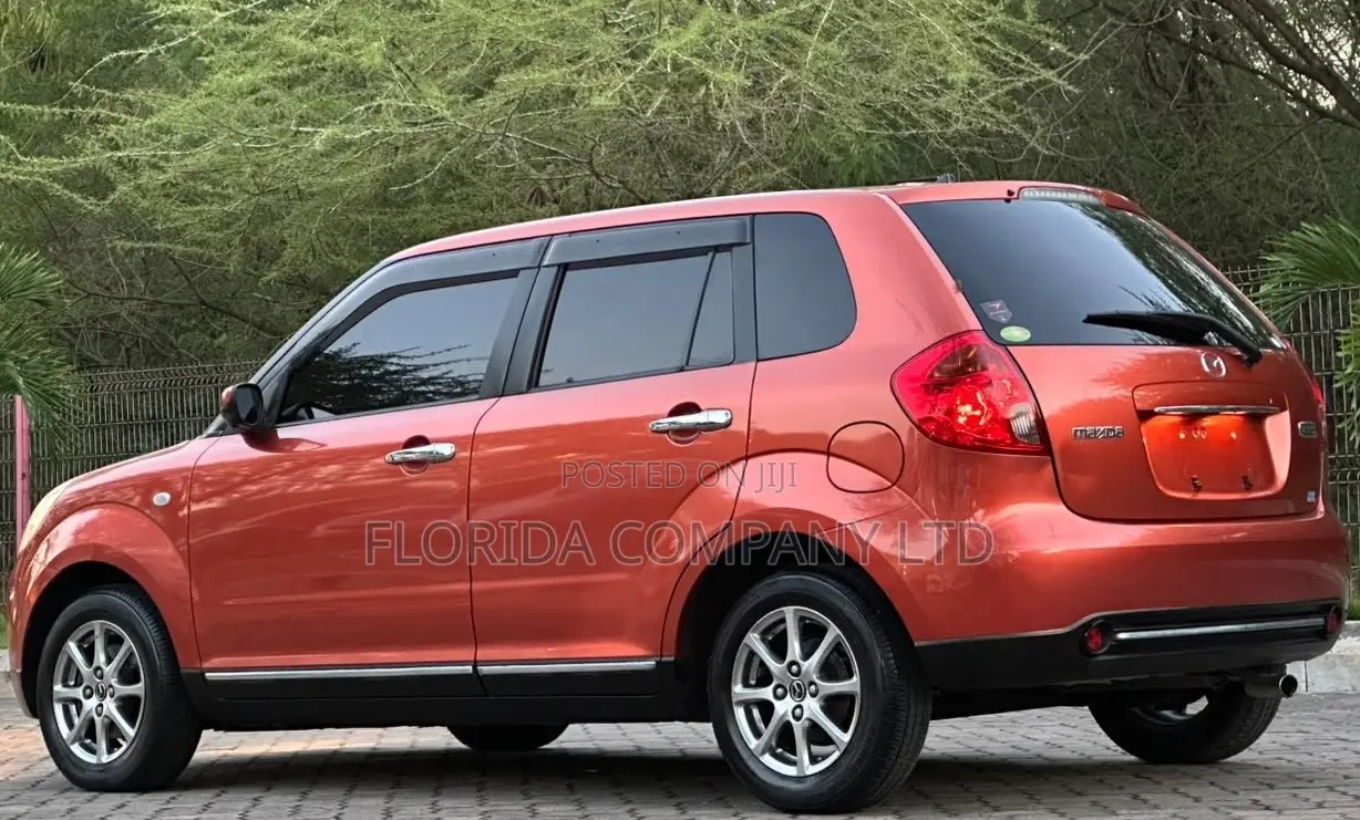 Mazda Verisa 2010 Orange